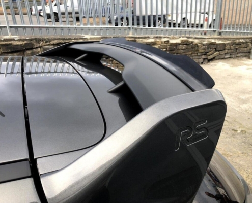 heck-spoiler-aufsatz-abrisskante-v2-fuer-ford-focus-rs-mk3-schwarz-hochglanz~4