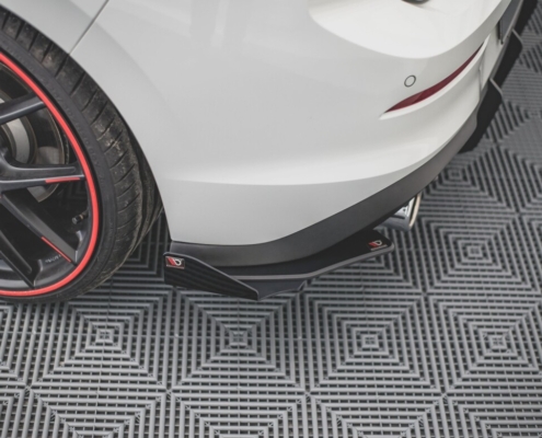 hintere-seiten-flaps-fuer-vw-golf-8-gti-schwarz-hochglanz~3